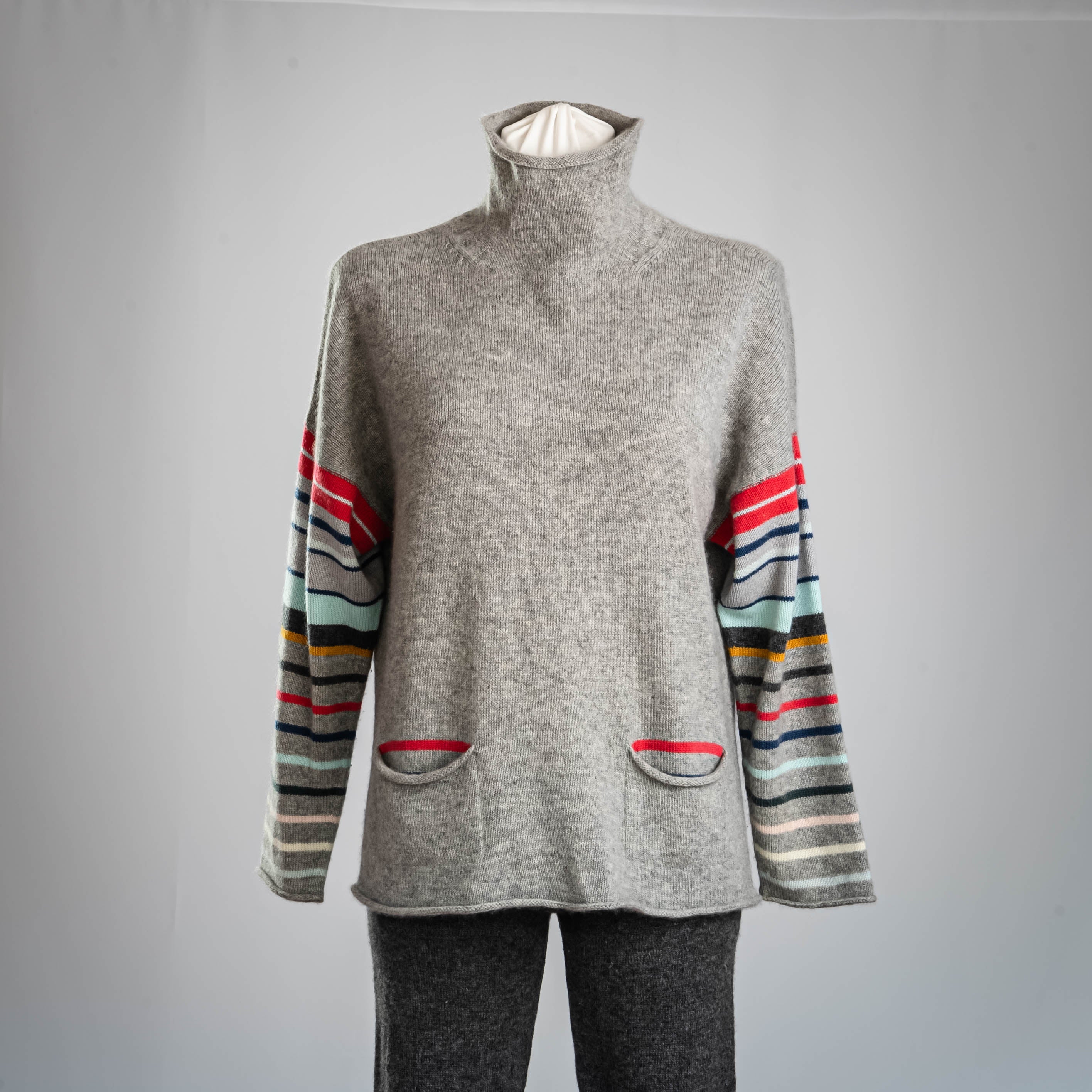 modello pullover maniche a righe